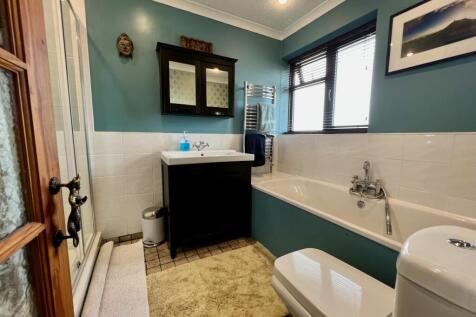 En-suite bathroom