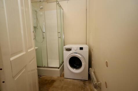Flat 5 shower room