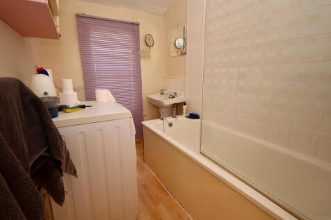 Flat 3 bathroom