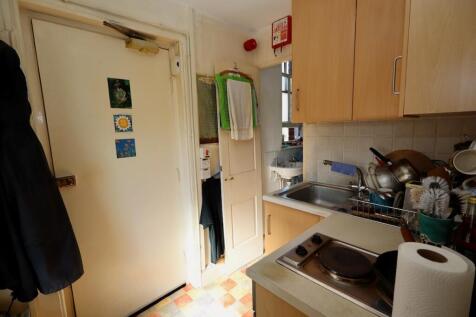 Flat 1b kitchen