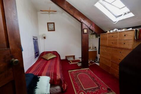 Flat 1 attic bedroom