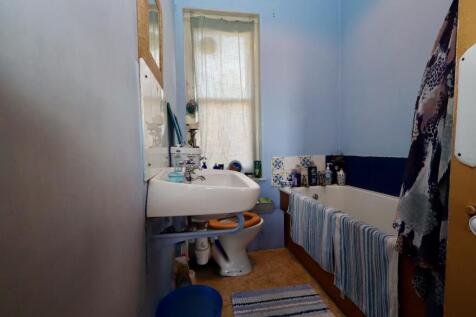 Flat 2 bathroom