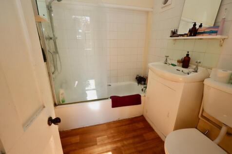 Flat 1a bathroom