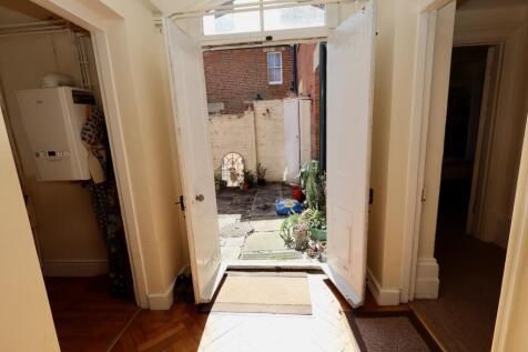 Flat 1a courtyard view