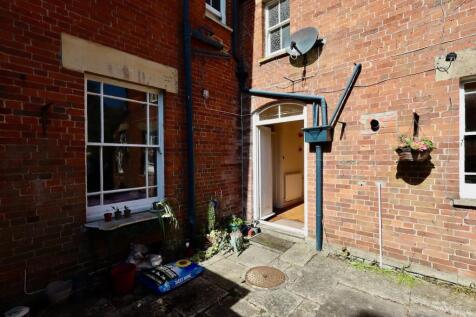 Flat 1a courtyard