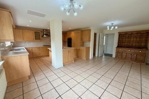 Kitchen:Family room reverse angle.jpeg