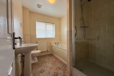 Family bathroom.jpeg