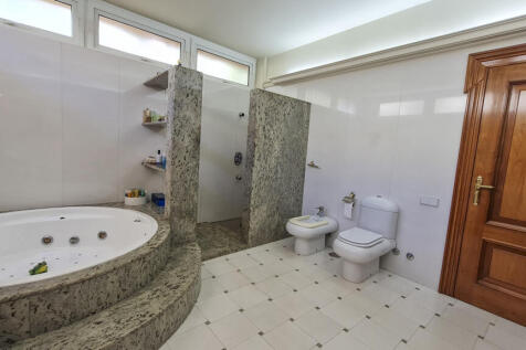 Property Image 900