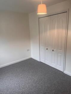 Bed 1 cupboards.jpg