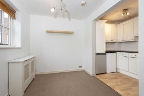 8 Morse Close, Chippenham    Oct 2025 006.JPG