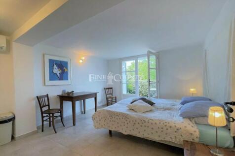 lower ground floor bedroom