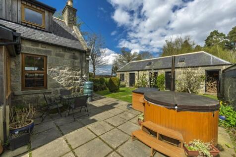 Courtyard/Hot Tub