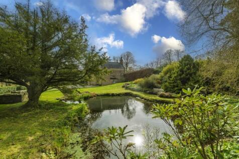 Pond/Exterior
