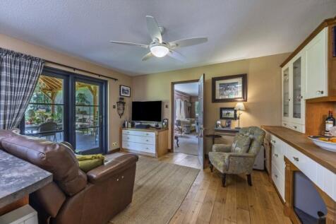 Dining Kitchen Area