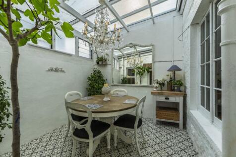 Breakfast Room