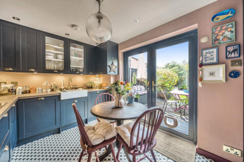 1364371-16-68e7a5...