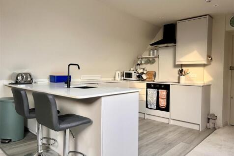 kitchen bar.jpg