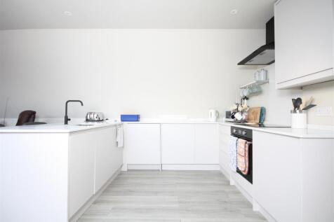 Kitchen (2).JPG