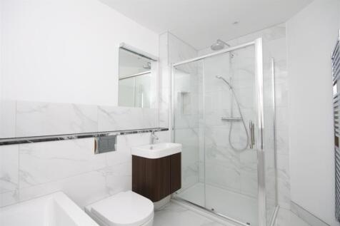 ensuite shower.JPG