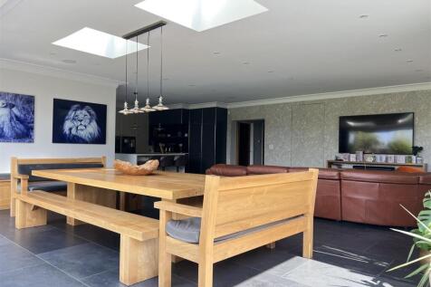 dining area.jpeg
