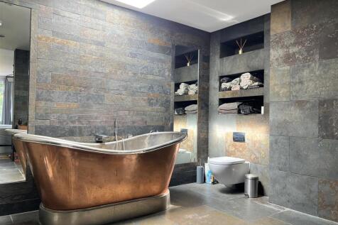 ensuite master bathroom.jpeg