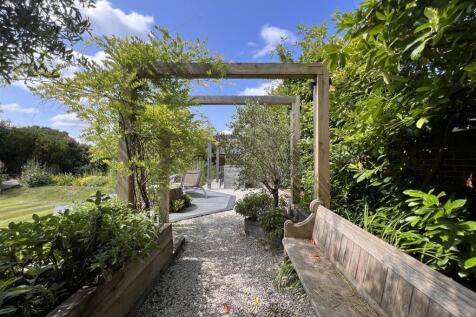 garden pergola.jpeg