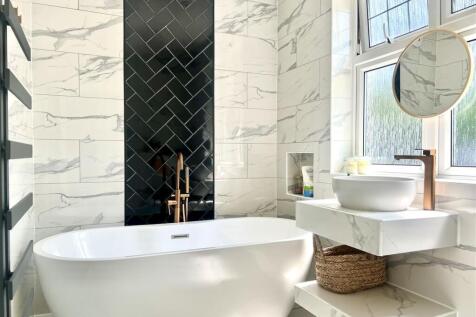 family bathroom.jpg