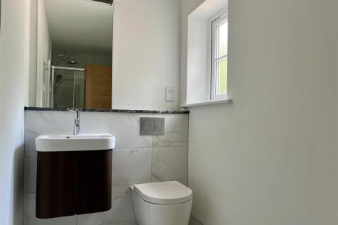 Ensuite 2.jpg