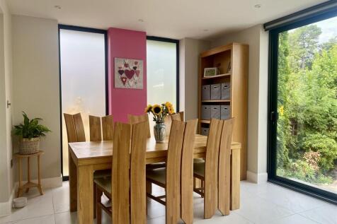 Dining Area.jpg