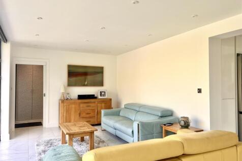 Living Room.jpg