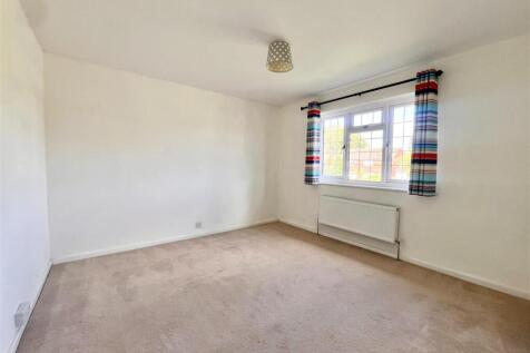 Bedroom 4.jpg