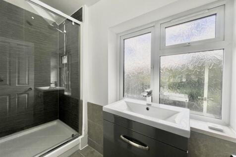 Ensuite 2 Shower.jpg