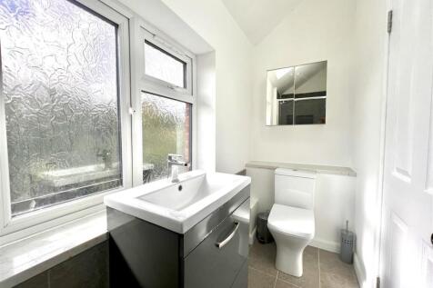 Ensuite 2.jpg