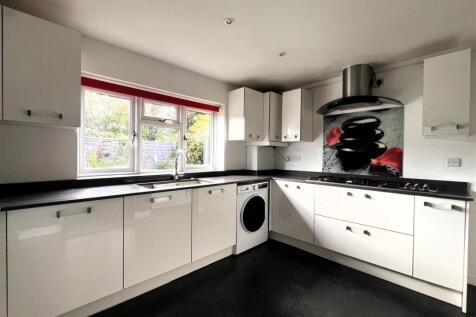Kitchen 2.jpg