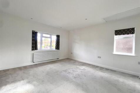 Bedroom 1.jpg