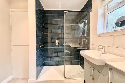 Shower Room Side on.jpg