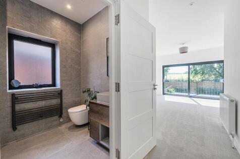 Bedroom and en suite.jpg