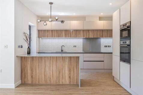 Kitchen 2.jpg