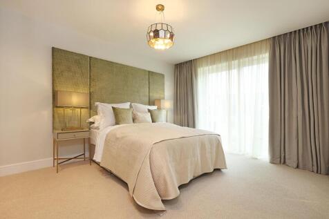 Bedroom 1.jpg
