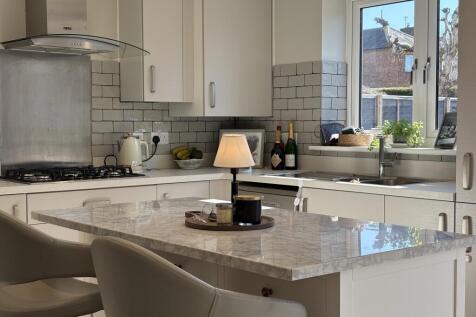 KITCHEN BREAKFAST BAR.jpeg