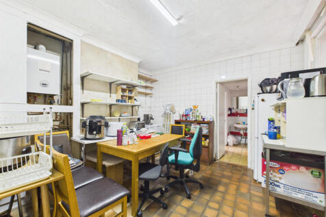 CAM02909G0-PR0430-STILL014