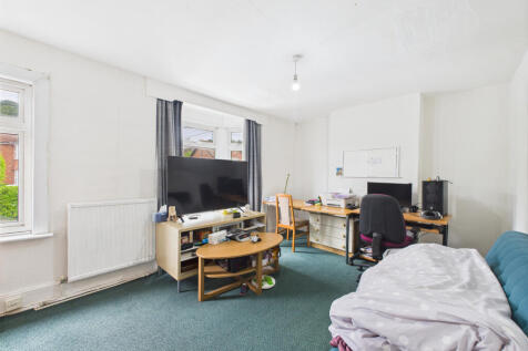 CAM02909G0-PR0430-STILL001