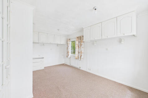 CAM02909G0-PR0470-STILL008