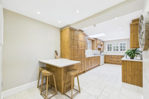 CAM01354G0-PR0600-STILL014