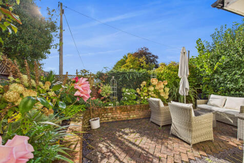 CAM01354G0-PR0600-STILL002