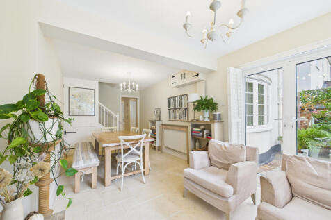 CAM01354G0-PR0600-STILL021