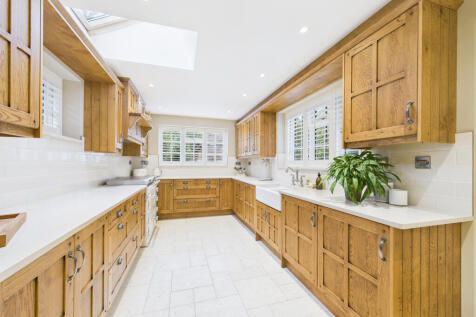 CAM01354G0-PR0600-STILL015