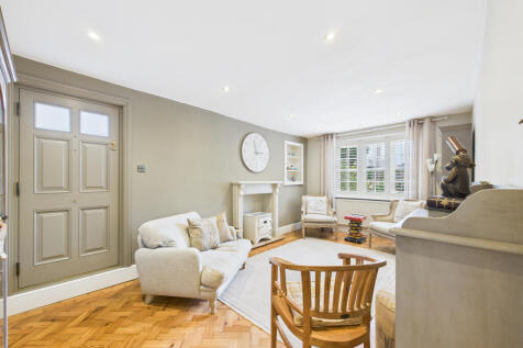 CAM01354G0-PR0600-STILL019