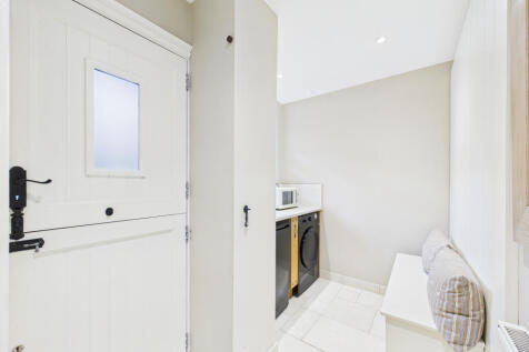 CAM01354G0-PR0600-STILL013