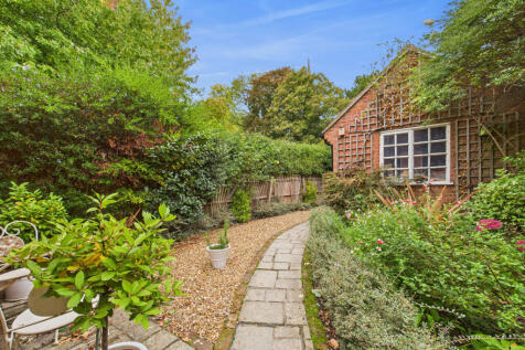 CAM01354G0-PR0600-STILL008